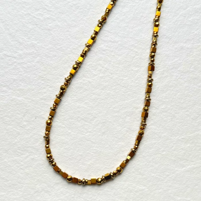 choker z hematytów