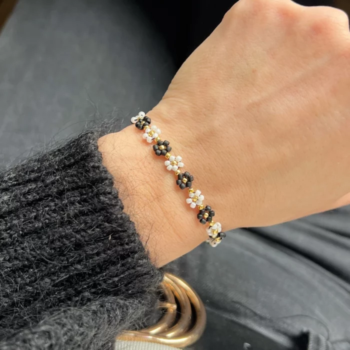 BRANSOLETKA MINI STOKROTKI CZARNO BIAŁA