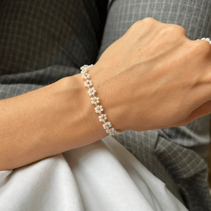 BRANSOLETKA MINI STOKROTKI BIAŁE