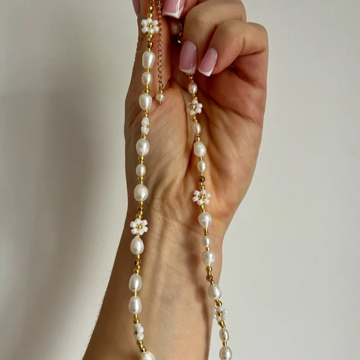 CHOKER PEREŁKI ZE STOKROTKAMI